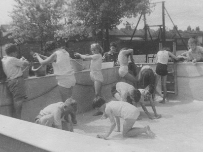 Quaker Lane Swimming Pool